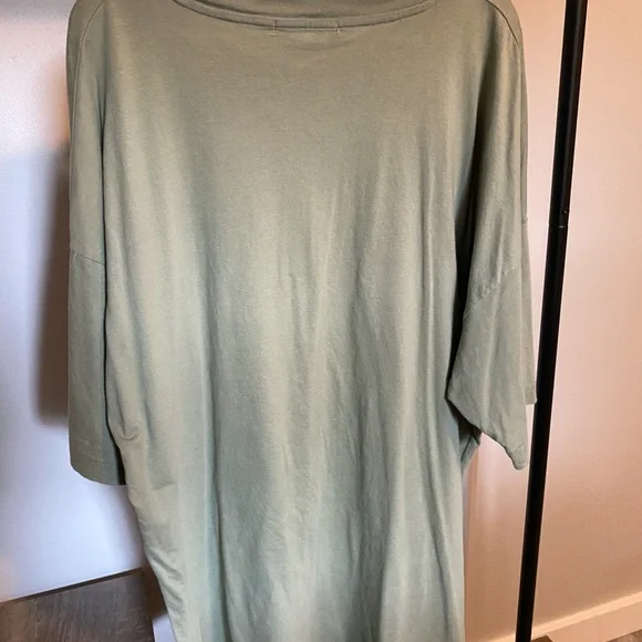 MNML Oversized Box Tee - Picture 2 of 3